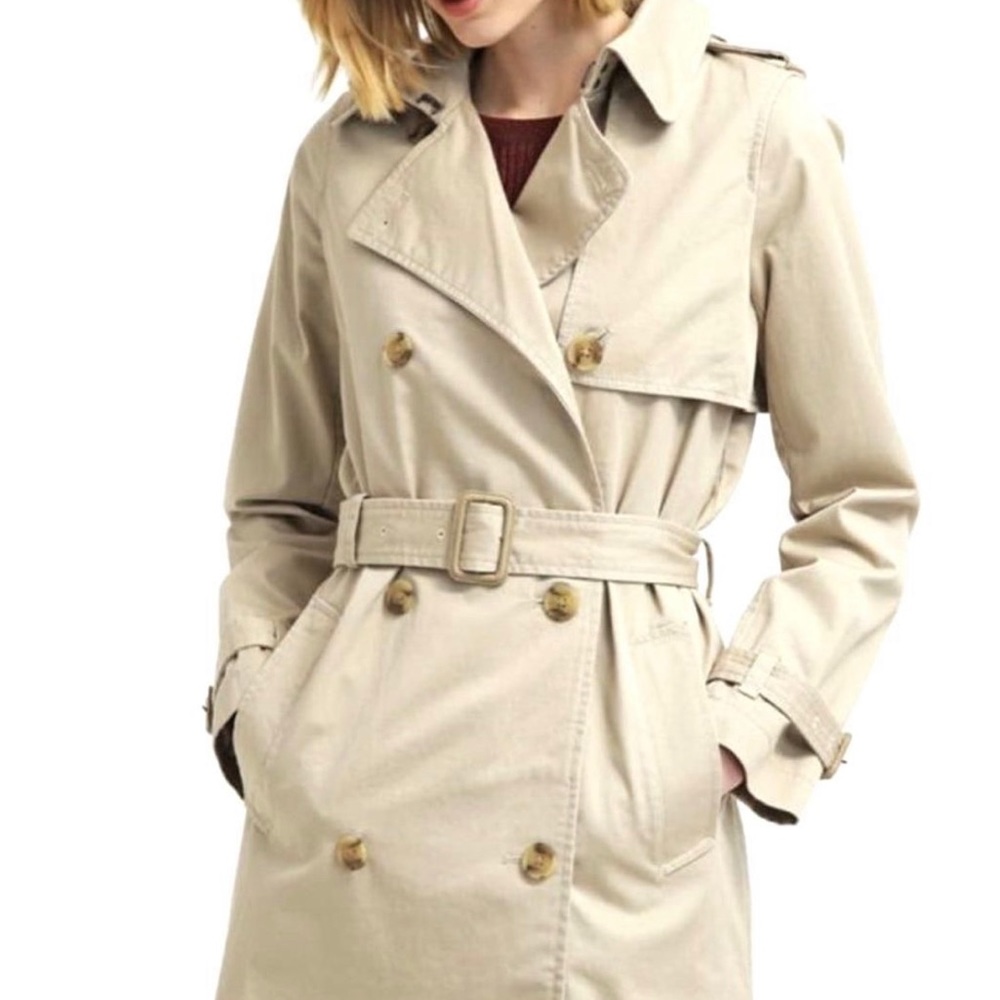 Classic Gap trench coat - size medium